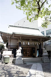 写真: 浅草橋須賀神社の社殿