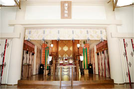 写真: 浅草橋須賀神社の神殿